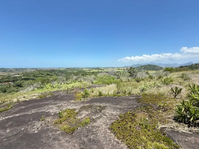 Vendo chacara com 30.000m2 com plator na pedra e vista para o mar, vila velha e guarapari.