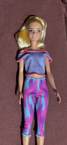 Boneca Barbie Loira roupa yoga rosa