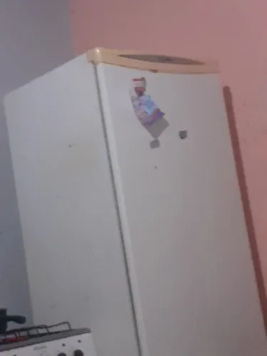 Geladeira com defeito ,disparando