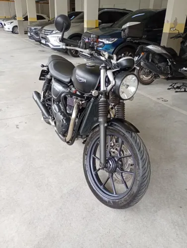 Triumph Street Twin 900 cc muito nova