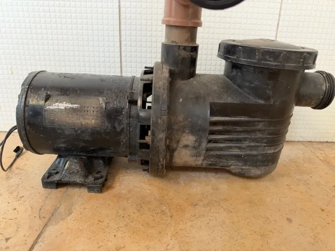 Vendo bomba wed 1/4 precisando de manutenção por R$ 99,00
