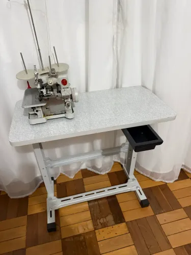 Mesa para máquina de costura