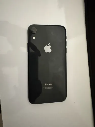 iPhone XR preto 64GB