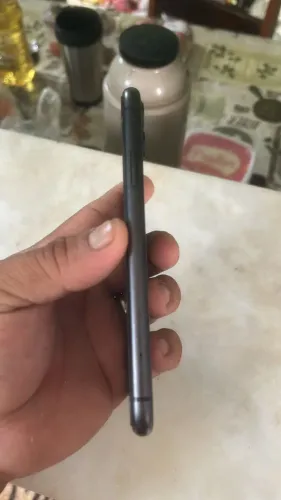 Vendo ou troco iPhone 11 valor 1.000 troco também com smartphone com volta