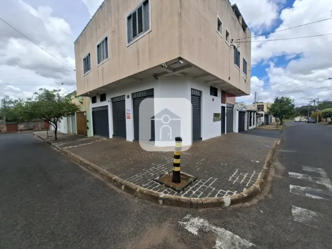 Cômodo comercial para locação no bairro Roosevelt