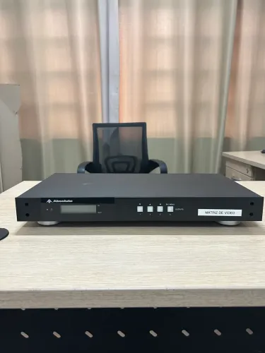 Matriz HDMI 4x4 da Absolute (4 entradas HDMI e 4 saídas)