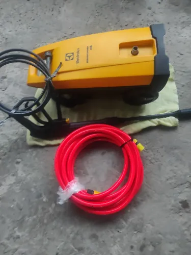 Lava jato Electrolux Power wash eco 127 volts com 10 m de mangueira de silicone resistente