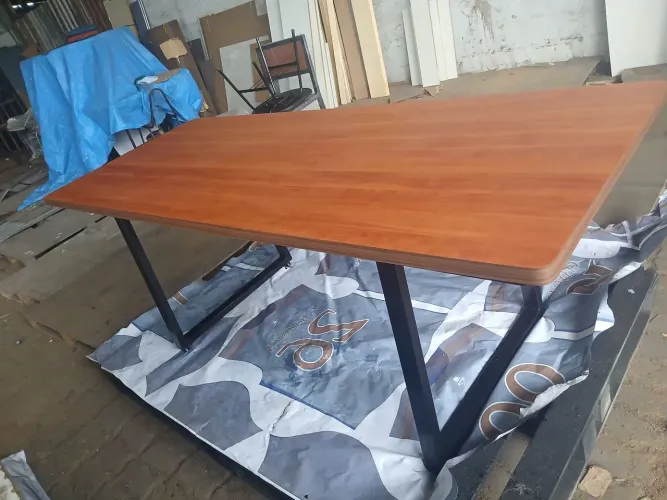 Mesa, nova,2.m X 80 cm.Com revestimento fórmica.Cor Mogno