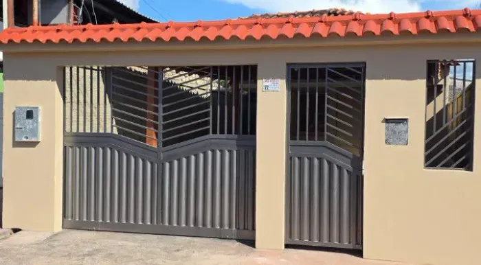 Alugo casa