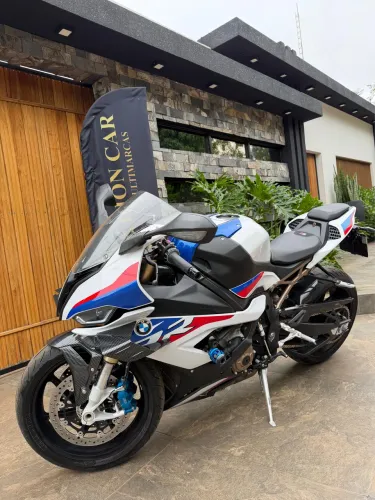 BMW S1000 M. Carbon.
