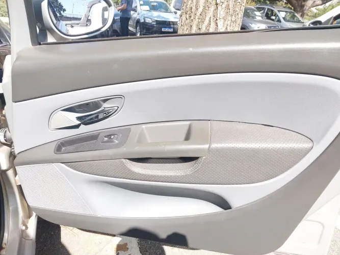 Fiat Linea Absolute 1.9/1.8 Flex Dualogic 4P 2012