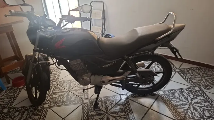 Vende-se moto Honda