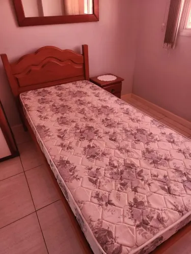 Casa solteiro - madeira maciça 
