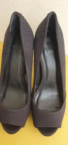 Sapato salto alto peep toe preto com Aplicação de brilhos número 33