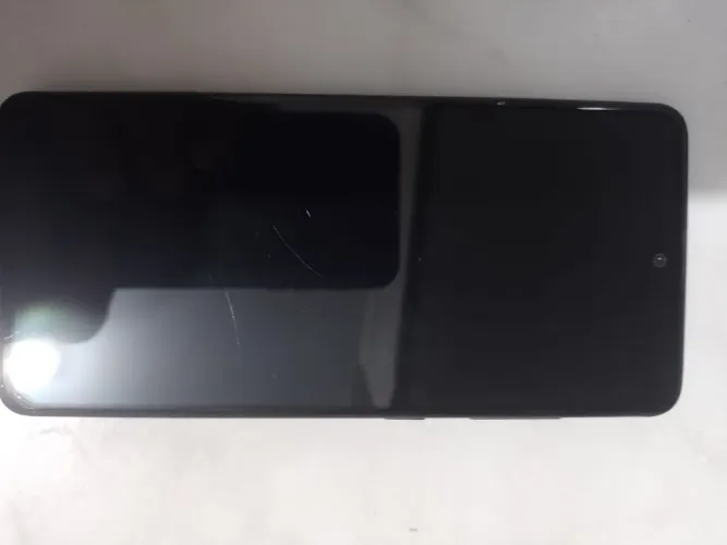 Vende-se 2 celulares 1 aphone e um Sansung a 51 por 1400,00.