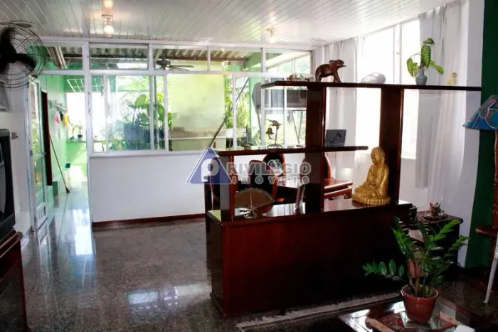 Cobertura à venda na Gávea, 4 quartos, 2 suítes, vista panorâmica