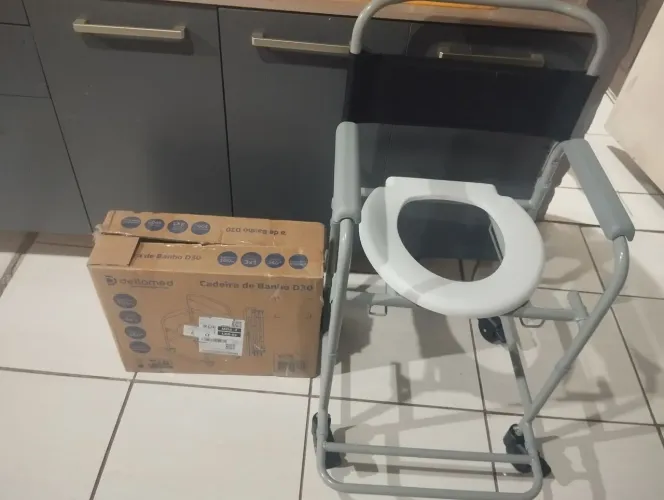 Cadeira de banho nova na caixa 