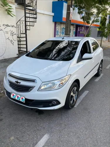 Chevrolet Onix Hatch LT 1.0 8V Flex Power Mec. 4P 2013