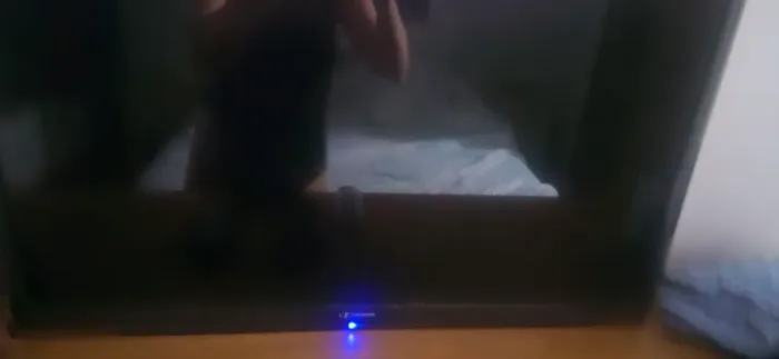 TV com defieto liga mas tem listras azuis na tela