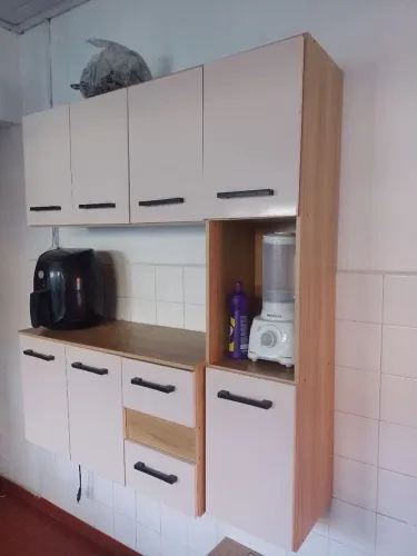 Armário de cozinha suspenso em perfeito estado