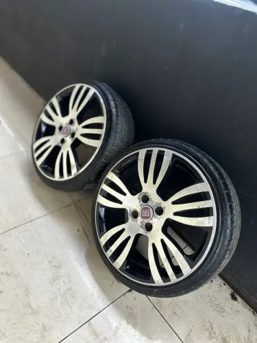Rodas 17 pneus novos.