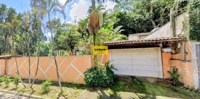 Casa Espaçosa com 5 Suítes em Terreno de 1.200m² e Natureza Privativa no Riacho Grande - S