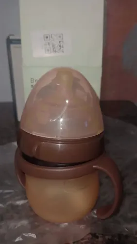 Desmamados e mamadeira peito