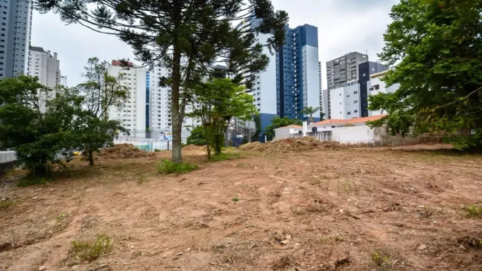 TERRENO EM EXCELENTE LOCALIZAÇÃO NO CHAMPAGNAT Terreno excelente localização no champagnat