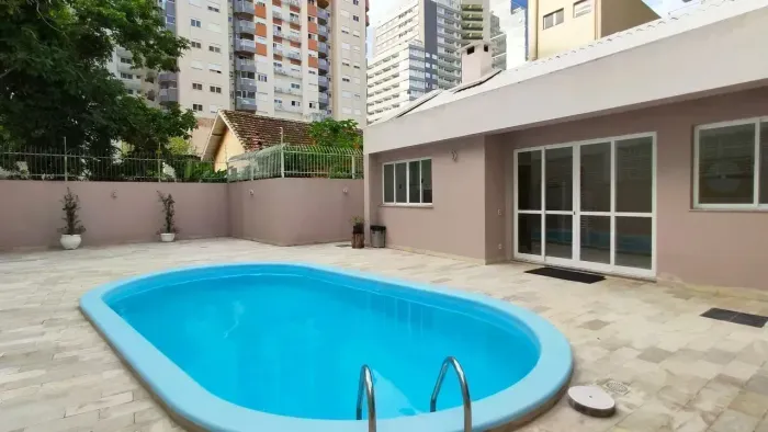 3 quartos (1 suíte) + 1 vaga - PISCINA COLETIVA - SACADA - CENTRO - FLORIANÓPOLIS.