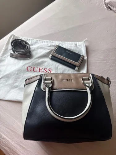 Conjunto bolsa e carteira GUESS
