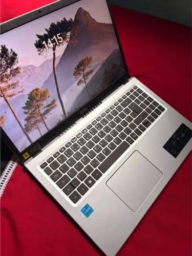 Acer aspire 3 Intel i3 11a 4gb ram Ssd 512gb 15.6