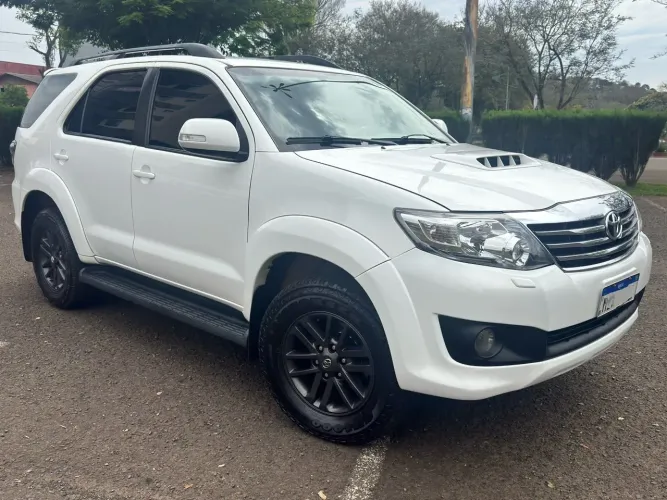 Toyota Hilux SW4 SRV D4-d 4X4 3.0 TDI Dies. AUT 2013