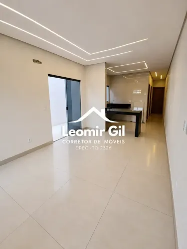 Casa a Poucos Minutos da Praça dos Girassóis, com 2 quartos sendo 1 Suíte