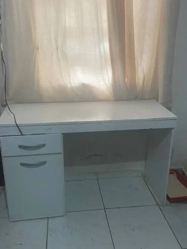 ESCRIVANINHA/ MESA PARA COMPUTADOR / MULTIUSO BRANCA