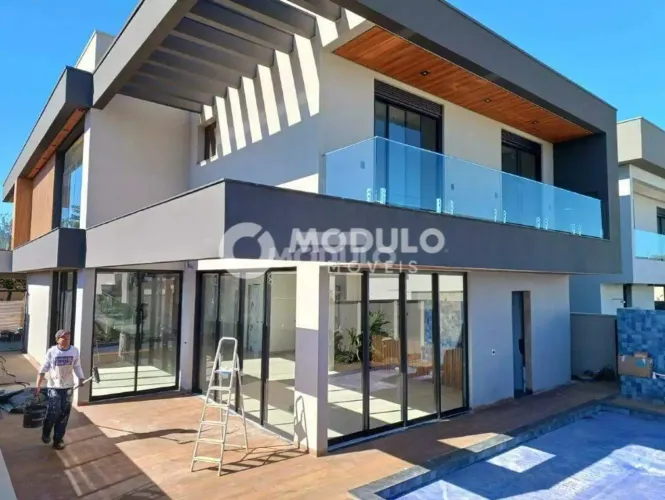 Sobrado em condomínio disponível para locação no bairro Jardim Sul.