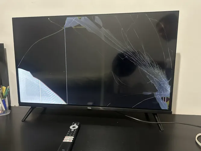 Tv TCL 32 polegadas quebrada para uso de peças