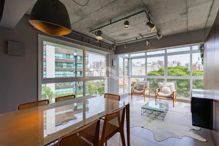 Impecável duplex com duas suítes no Petrópolis
