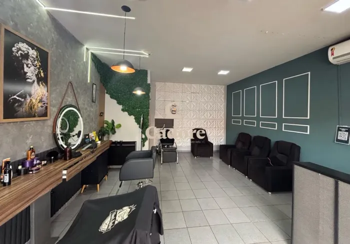 Casa à venda no Santa Mônica com 2/4 e 2 vagas de garagem e um ponto de Comercio