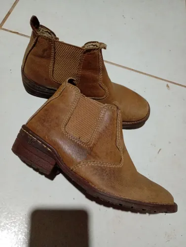 Bota de couro infantil