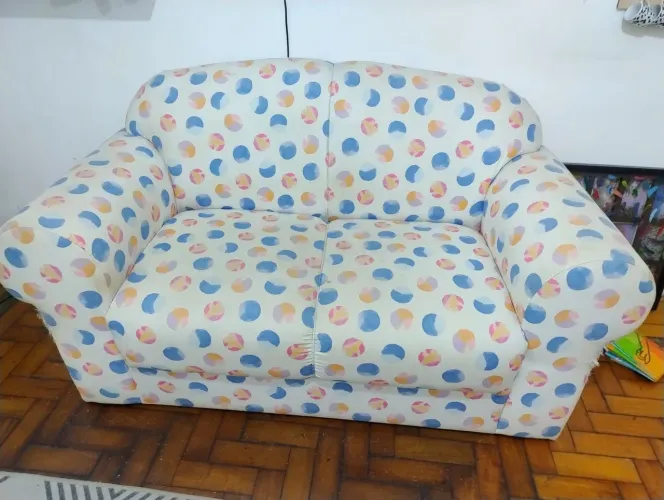 Sofá 2 lugares padronagem exótica