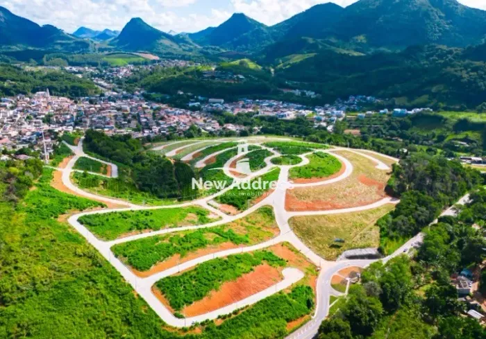 Terreno à venda no Columbia Park, em Ibiraçu, com 240m², pronto para construir.
