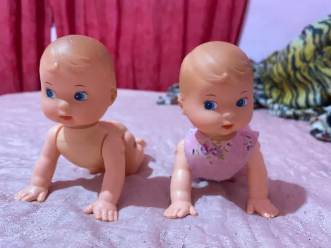 2 Bebês engatinhando estrela anos 70