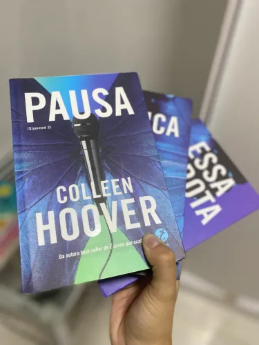 Vendo tribologia "métrica" da Collen Hoover