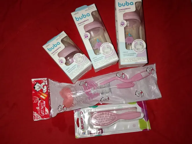 Vendo esse kit de mamadeiras anticolica da Buba e outro produtos, aceito proposta.