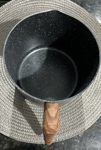 Fervedor com revestimento de cerâmica preto