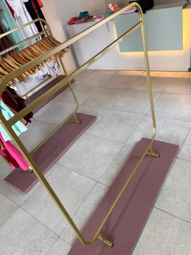 VENDO ARARA PARA LOJA