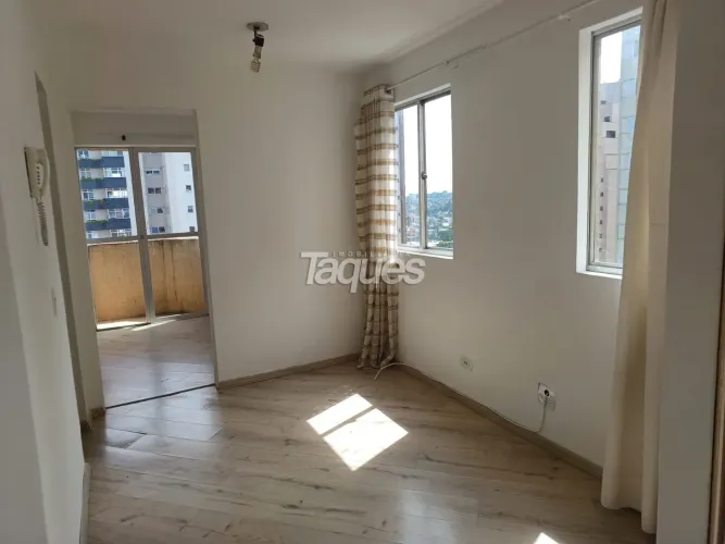 Bairro Champagnat , Rua Padre Anchieta, Sacada, Piso Madeira.