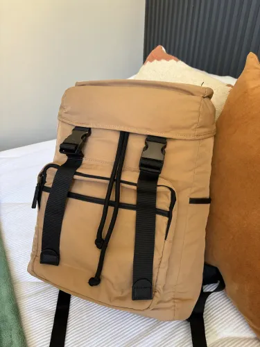 Mochila bege ZARA - Ótima para viagem