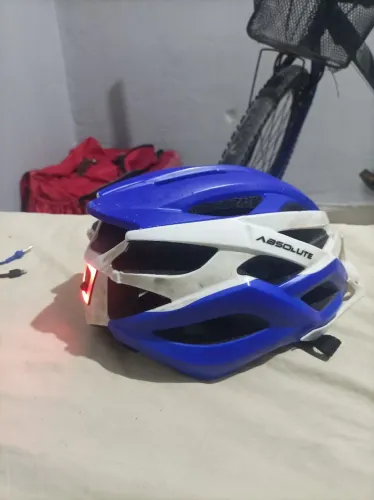 VENDO CAPACETE COM LED