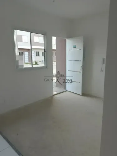 Casa Condomínio - Bosque das Cerejeiras I - Bairro Eugênio de Mello - 2 Quartos - 75m².